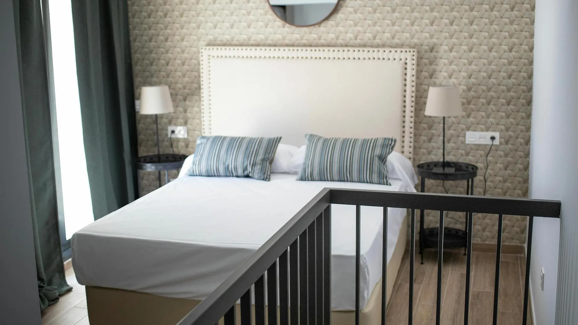 Feelathome Martires Apartments Малага