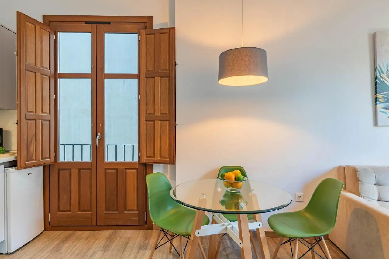 Feelathome Martires Apartments Малага 0*,