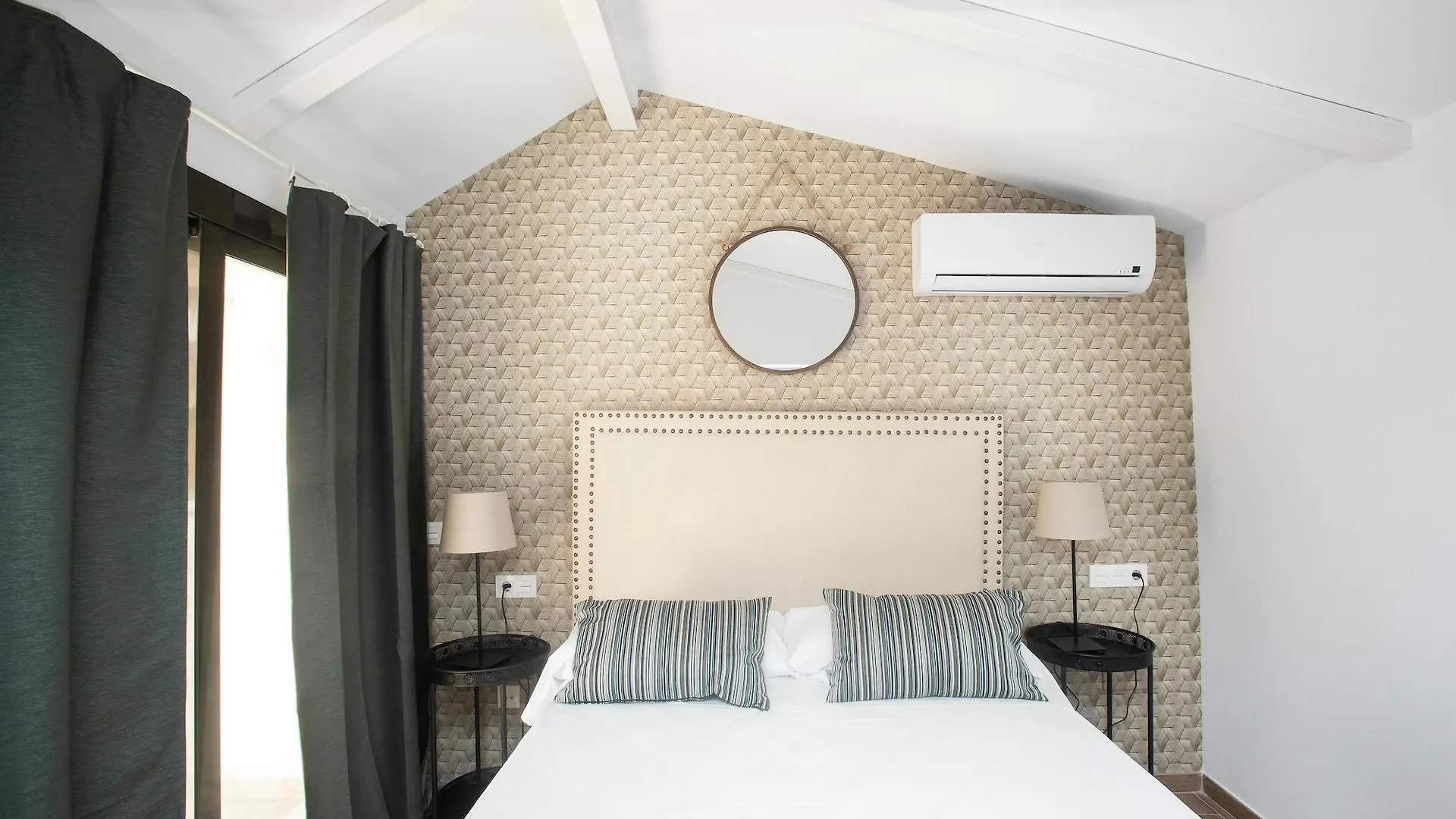 Feelathome Martires Apartments Malaga