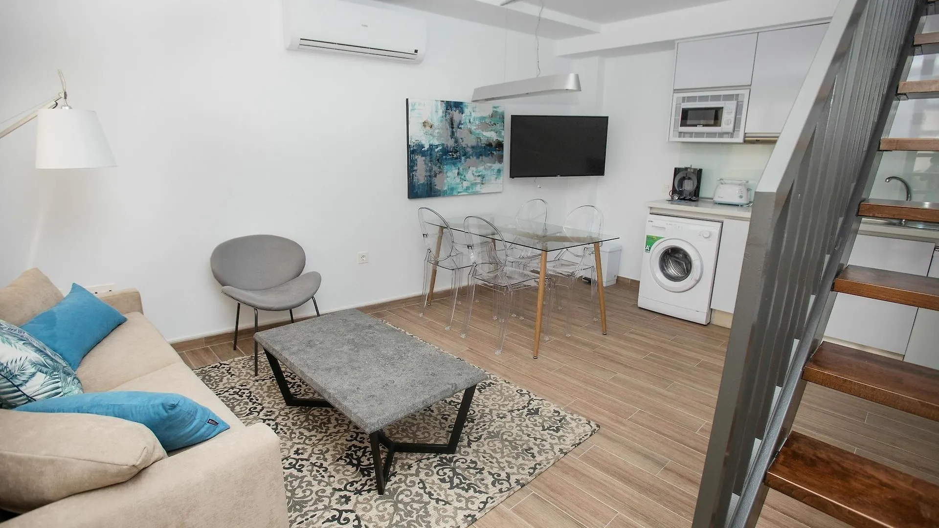 Feelathome Martires Apartments Malaga 0*,