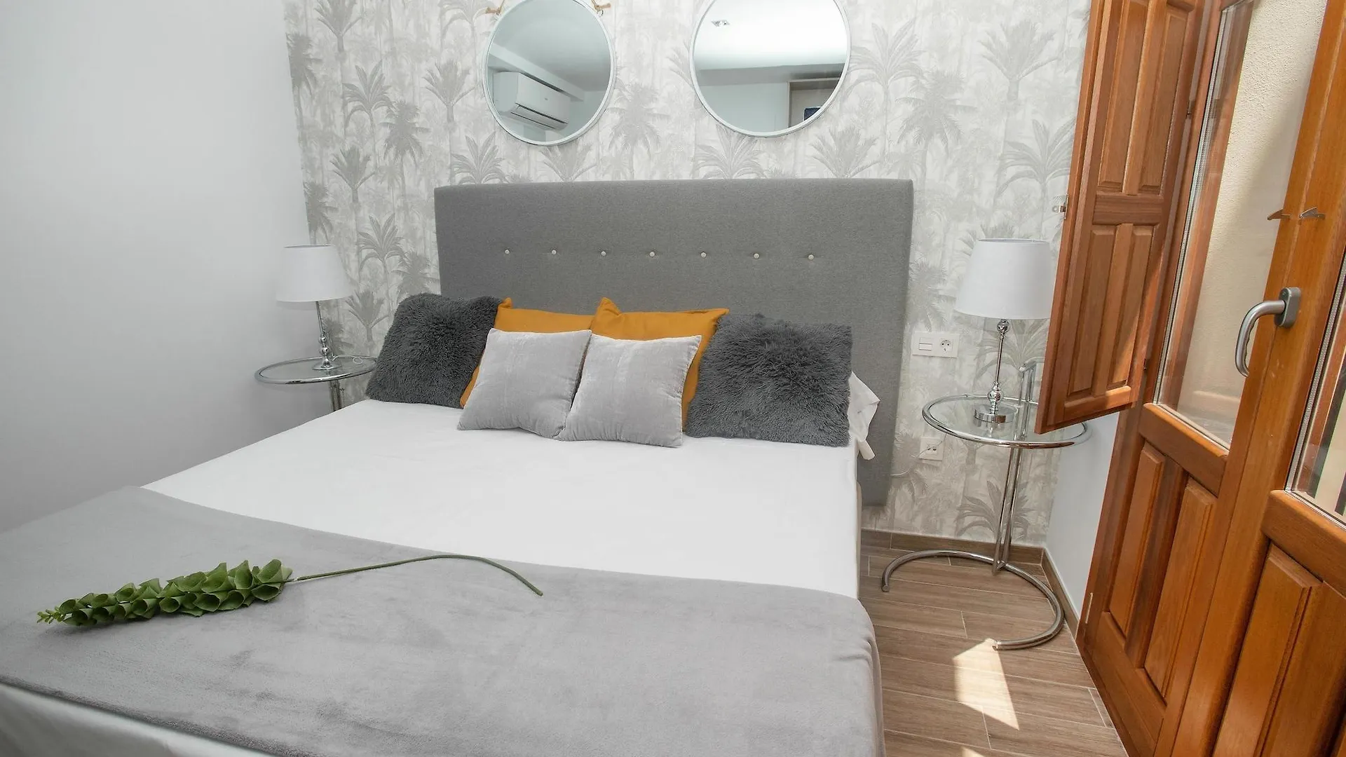 Feelathome Martires Apartments Malaga 0*,