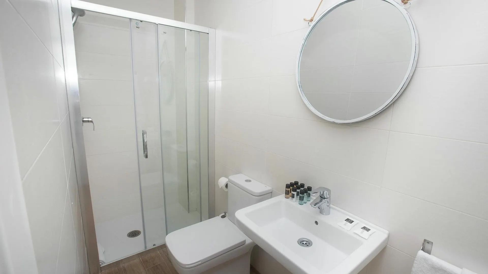 Feelathome Martires Apartments Malaga 0*,